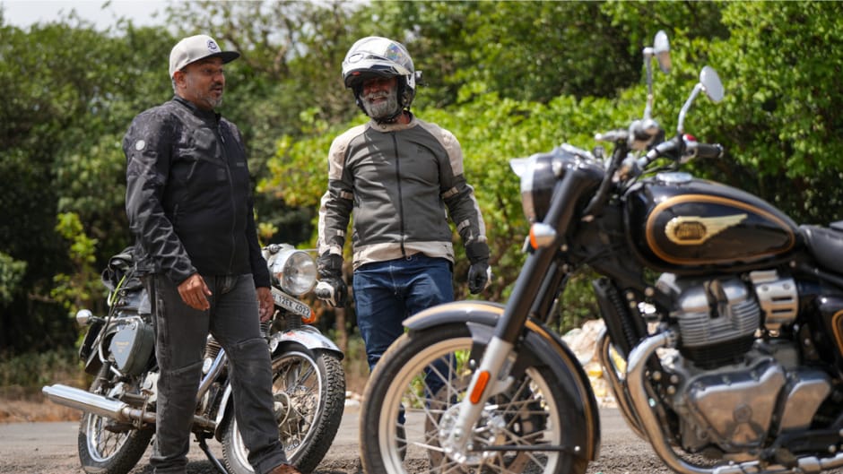 Royal Enfield Bullet 650 vs Royal Enfield LB500. Feature