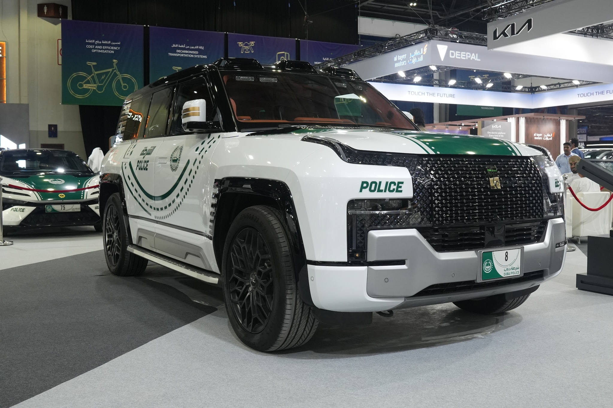 Dubai Police add floating Yangwang U8 to tourist patrol fleet